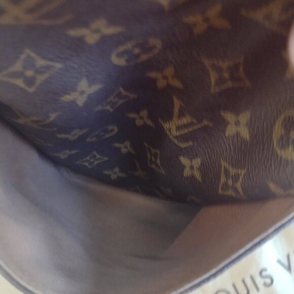 DISCONTINUED Louis Vuitton Totally MM in Monogram - Picture 9 of 15